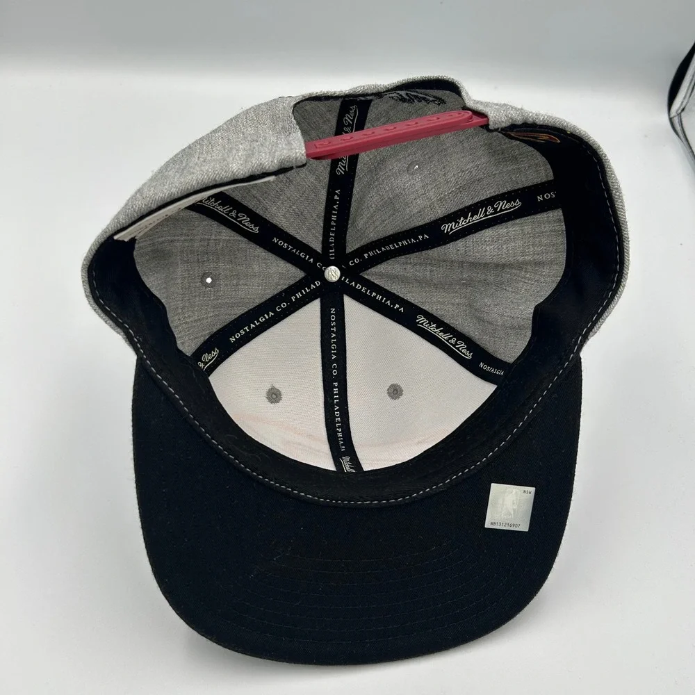 Mitchell & Ness Hat Cleveland Cavaliers Unisex OSFM Grey Snapback NBA Cap